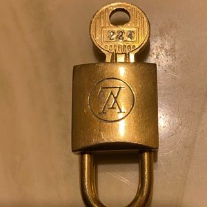AUTHENTIC  LOUIS VUITTON LOCK AND KEY #224